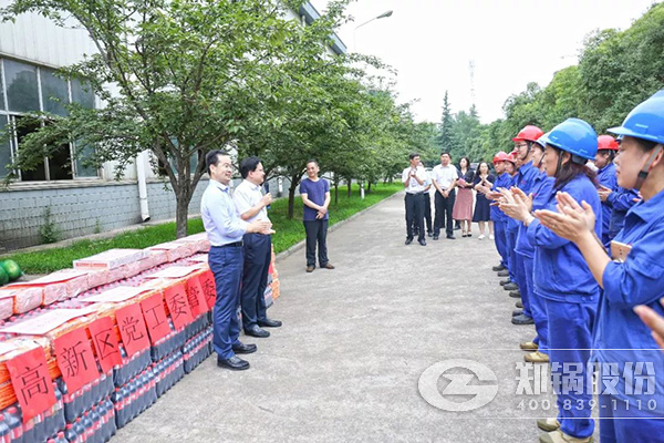 鄭州高新區(qū)黨工委、管委會(huì)到鄭鍋開展送清涼慰問(wèn)活動(dòng)